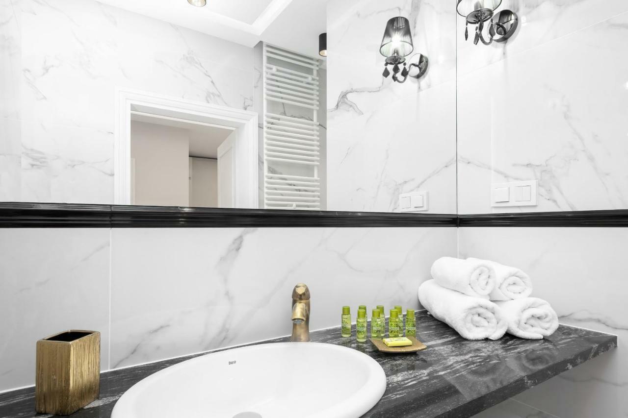 Apartments Aura Sky By Noclegi Renters Warsawa Bagian luar foto