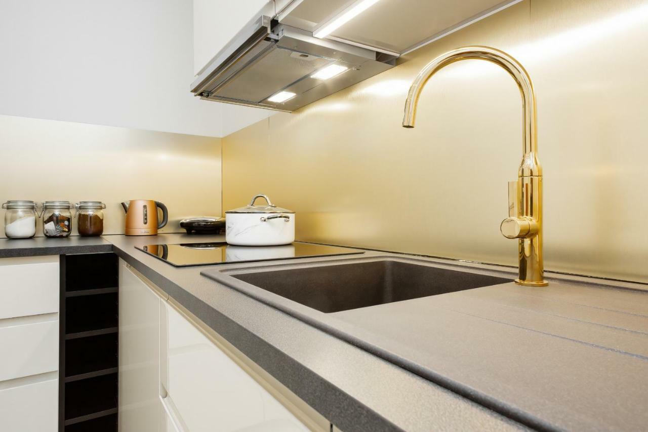 Apartments Aura Sky By Noclegi Renters Warsawa Bagian luar foto