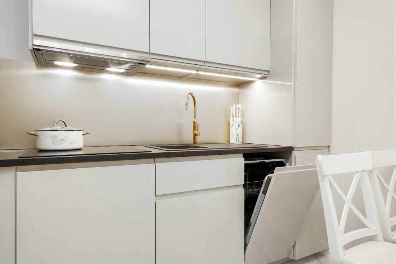 Apartments Aura Sky By Noclegi Renters Warsawa Bagian luar foto