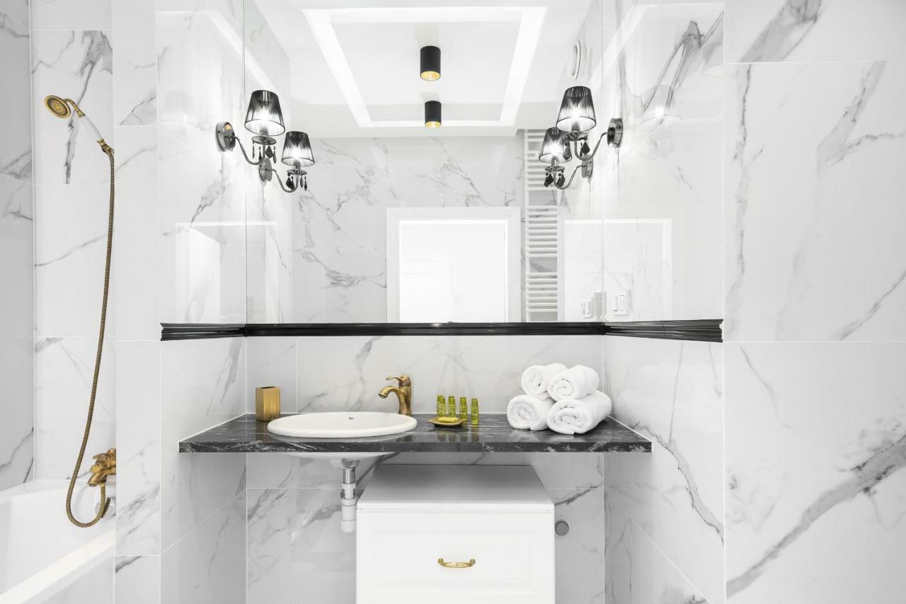 Apartments Aura Sky By Noclegi Renters Warsawa Bagian luar foto
