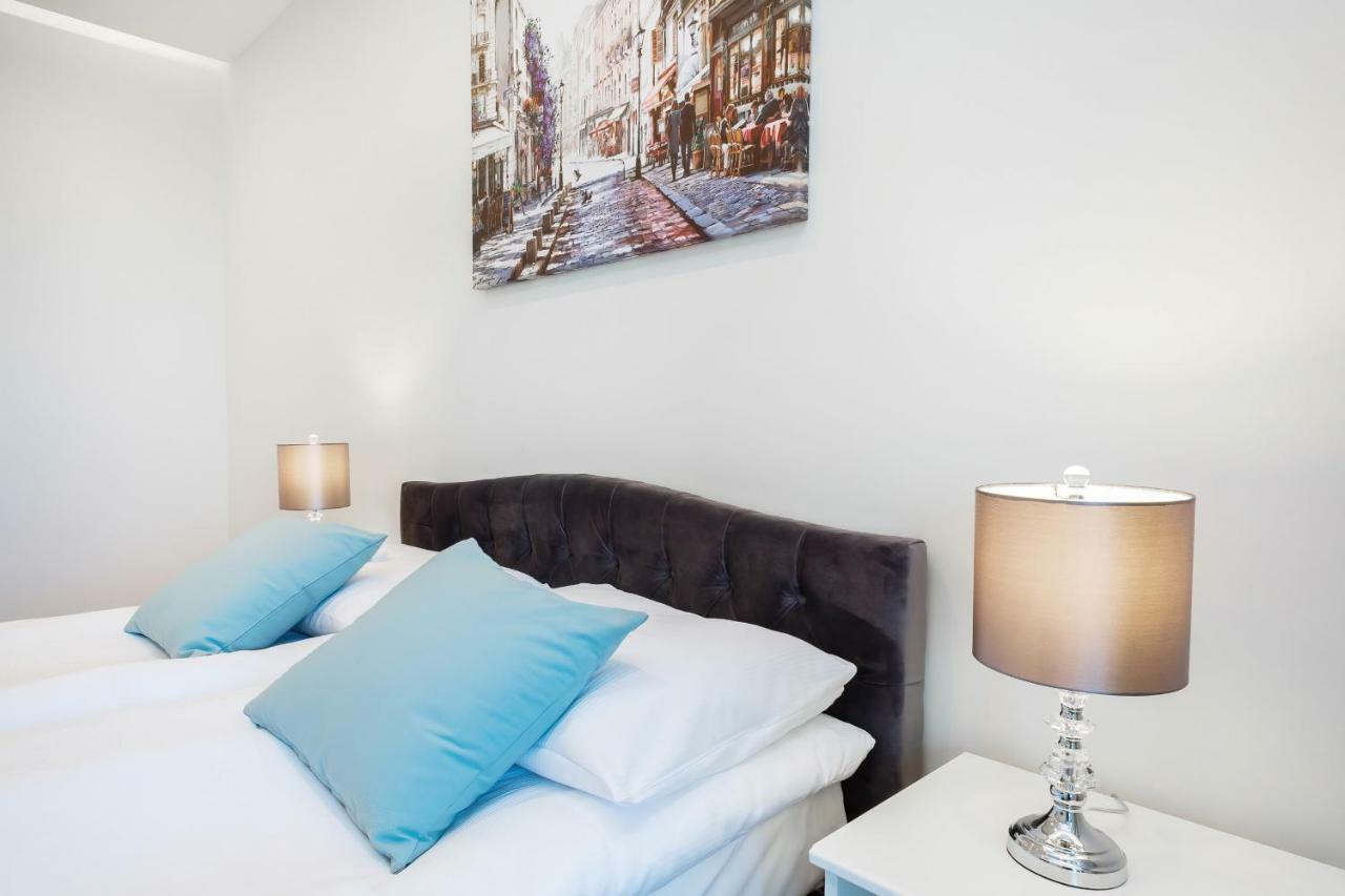 Apartments Aura Sky By Noclegi Renters Warsawa Bagian luar foto